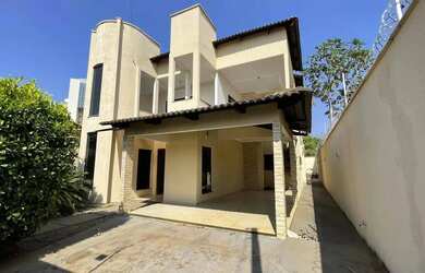 Imagem: A casa possui 4 Dormitórios, 5 Banheiros, 3 Vagas na garagem