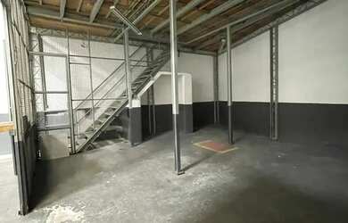 Imagem 3: Galpão com escritório para aluguel com 550 metros quadrados em Olaria...