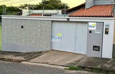 Imagem: A casa possui 3 Dormitórios, 4 Banheiros, 2 Vagas na garagem