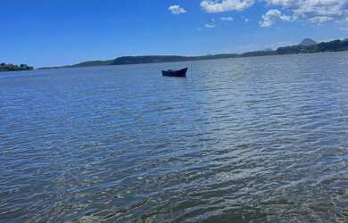 Imagem 3: Casa pequena com vista deslumbrante da lagoa de Guaratiba