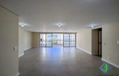 Imagem: O apartamento possui 4 Dormitórios, 5 Banheiros, 3 Vagas na