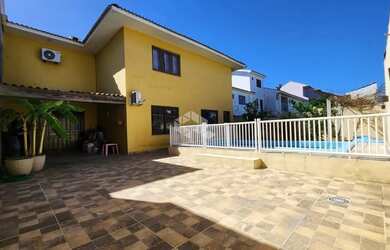 Imagem 2: CASA BAIRRO CAMOBI COM 4 DORMITÓRIOS, PISCINA E PÁTIO