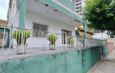 Imagem: A casa possui 3 Dormitórios, 3 Banheiros, 250m² de Área e