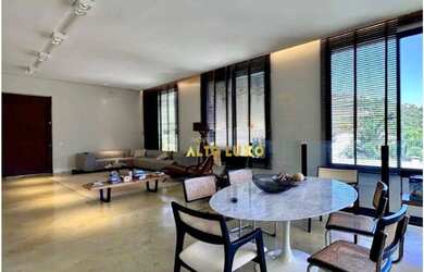 Imagem: A casa em condomínio possui 4 Dormitórios, 5 Banheiros, 4