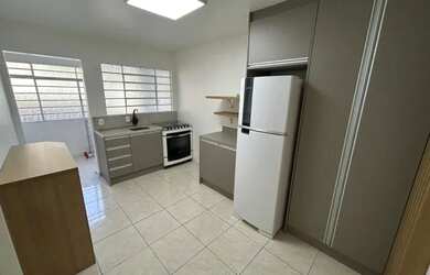 Imagem: O apartamento possui 3 Dormitórios, 1 Banheiro, 1 Vaga na garagem