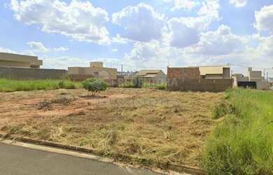 Imagem: O terreno possui 200m² de Área e está localizado em São