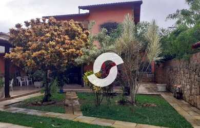 Imagem: A casa possui 3 Dormitórios, 2 Banheiros, 3 Vagas na garagem