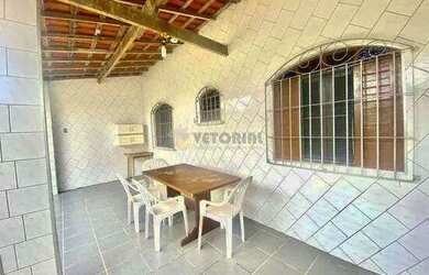 Imagem: A casa possui 2 Dormitórios, 2 Banheiros, 5 Vagas na garagem