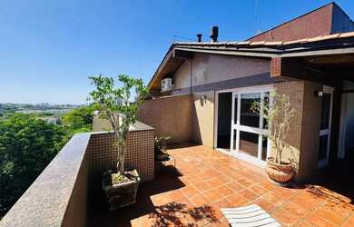 Imagem: O apartamento na cobertura possui 3 Dormitórios, 2 Banheiros