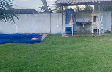 Imagem: A casa possui 3 Dormitórios, Acomodam 30 pessoas, 4 Vagas na