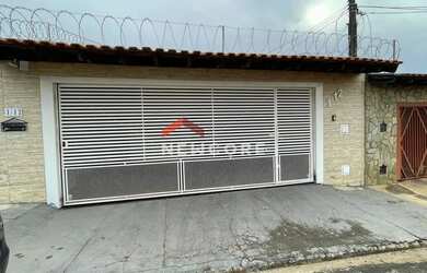 Imagem: A casa possui 2 Dormitórios, 2 Banheiros, 2 Vagas na garagem