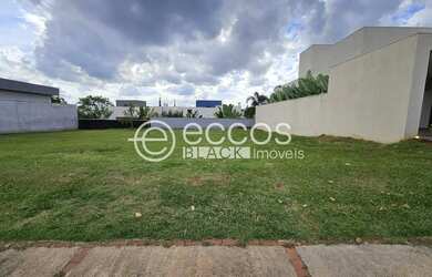 Imagem: O terreno possui 401m² de Área e Imóvel mobiliado e está