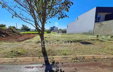 Imagem: Terreno de 300m no Jardim Ipê IV com fácil acesso à Avenida