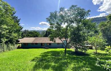 Imagem 6: Encantador sítio, com cascata e mata nativa na Serra Gaúcha