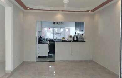 Imagem: A casa possui 3 Dormitórios, 2 Banheiros, 2 Vagas na garagem