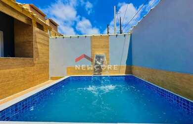 Imagem: A casa possui 2 Dormitórios, 2 Banheiros, 2 Vagas na garagem