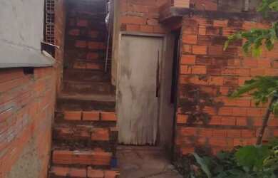 Imagem: A casa possui 2 Dormitórios, 2 Banheiros, 4 Vagas na garagem