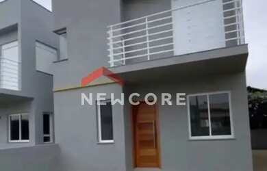 Imagem: A casa possui 2 Dormitórios, 2 Banheiros, 2 Vagas na garagem