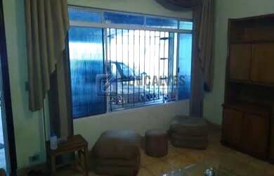 Imagem: A casa possui 3 Dormitórios, 2 Banheiros, 4 Vagas na garagem