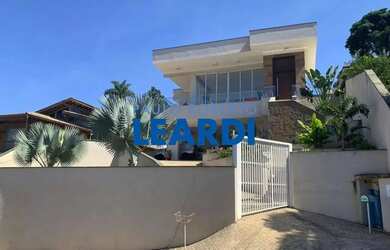 Imagem: A casa em condomínio à venda possui 3 Dormitórios, 5 Banheiros