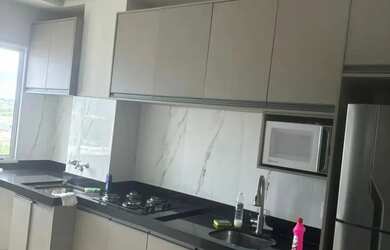 Imagem: O apartamento possui 2 Dormitórios, 1 Banheiro, 1 Vaga na garagem