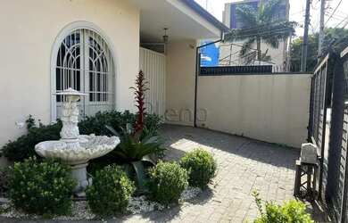 Imagem: O depósito à venda possui 5 Vagas na garagem e 297m² de Área