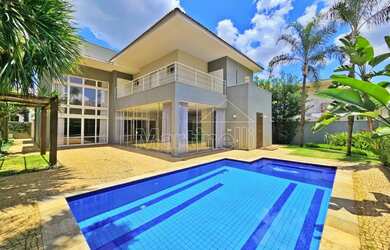 Imagem: A casa em condomínio possui 4 Dormitórios, 5 Banheiros, 4