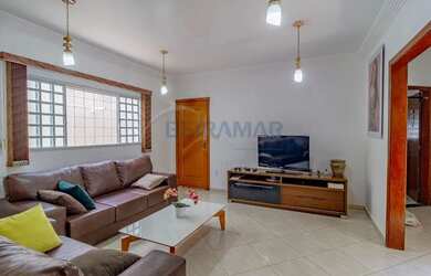 Imagem: A casa possui 5 Dormitórios, 4 Banheiros, 3 Vagas na garagem