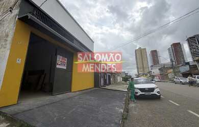 Imagem: O depósito para alugar possui 4 Vagas na garagem e 400m² de