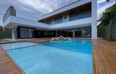 Imagem: A casa em condomínio possui 5 Dormitórios, 5 Banheiros, 5