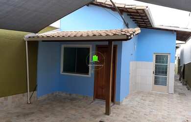 Imagem: A casa possui 3 Dormitórios, 2 Banheiros, 2 Vagas na garagem