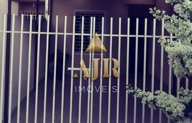 Imagem: A casa possui 2 Dormitórios, 1 Banheiro, 2 Vagas na garagem