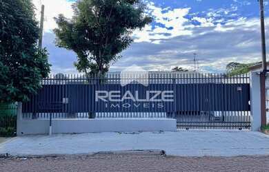 Imagem: A casa possui 2 Dormitórios, 3 Banheiros, 3 Vagas na garagem