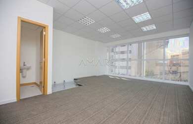 Imagem: O depósito possui 5 Vagas na garagem, 404m² de Área e está