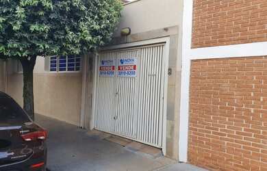 Imagem: A casa possui 4 Dormitórios, 3 Banheiros, 4 Vagas na garagem