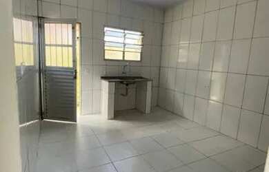 Imagem: A casa possui 1 Dormitório, 1 Banheiro, 1 Vaga na garagem e