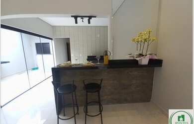 Imagem: A casa possui 3 Dormitórios, 5 Banheiros, 120m² de Área e