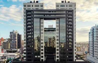 Imagem: O apartamento possui 1 Dormitório, 1 Banheiro, 1 Vaga na garagem