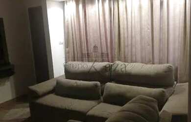 Imagem: A casa possui 2 Dormitórios, 1 Banheiro, 2 Vagas na garagem