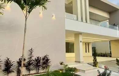 Imagem: A casa em condomínio possui 5 Dormitórios, 5 Banheiros, 500m²