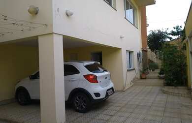 Imagem: A casa possui 3 Dormitórios, 4 Banheiros, 4 Vagas na garagem