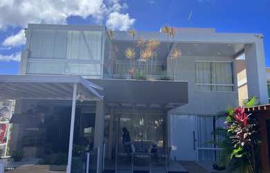 Imagem: A casa em condomínio possui 5 Dormitórios, 5 Banheiros, 2