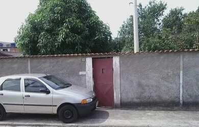 Imagem: A casa possui 3 Dormitórios, 2 Banheiros, 4 Vagas na garagem