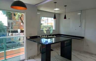 Imagem: A casa possui 2 Dormitórios, 1 Banheiro, 2 Vagas na garagem