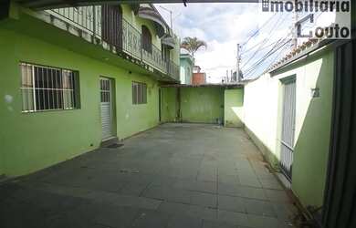 Imagem: A casa possui 3 Dormitórios, 2 Banheiros, 4 Vagas na garagem