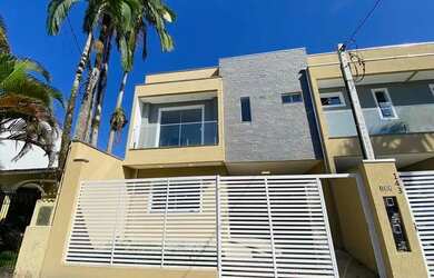 Imagem: A casa possui 3 Dormitórios, 3 Banheiros, 1 Vaga na garagem