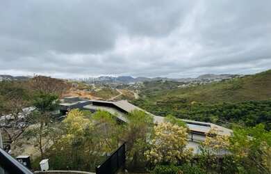 Imagem: A casa em condomínio possui 4 Dormitórios, 5 Banheiros, 4