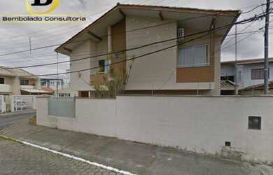 Imagem: A casa possui 2 Dormitórios, 2 Banheiros, 1 Vaga na garagem