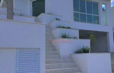 Imagem: A casa em condomínio possui 4 Dormitórios, 5 Banheiros, 3