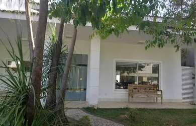 Imagem: A casa possui 3 Dormitórios, 4 Banheiros, 240m² de Área e